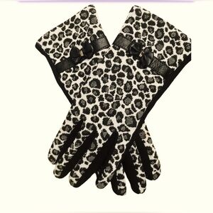 3/$27* Women’s Black White Leopard Animal Print Phone Screen Fingertip Gloves